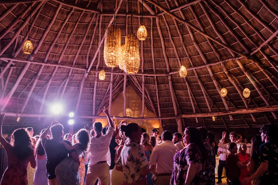 Boda en la playa en Don Pedro's Palapa, Sayulita, Nayarit, México