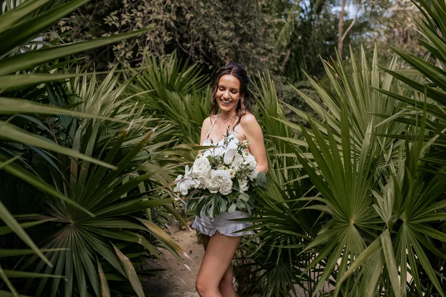 Bride Getting Ready Villa Valentin Sayulita white roses by flora amor sayulita, wedding planner ala carte sayulita